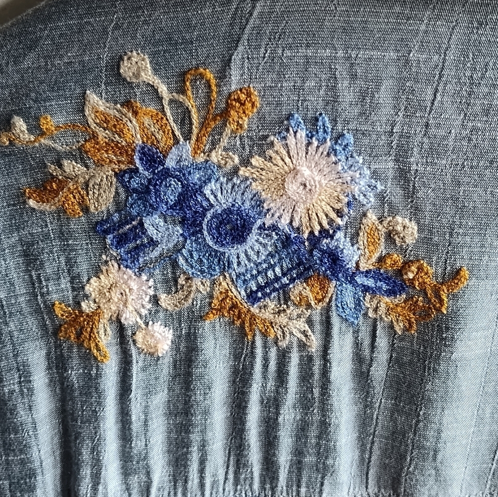 Fig & Flower Women's Blue Floral Embroidered Long Sleeve Tunic Button Up | Lg - Picture 4 of 7